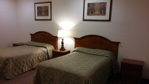 Suite Deluxe | Roba de llit d'alta qualitat, escriptori i habitacions insonoritzades 