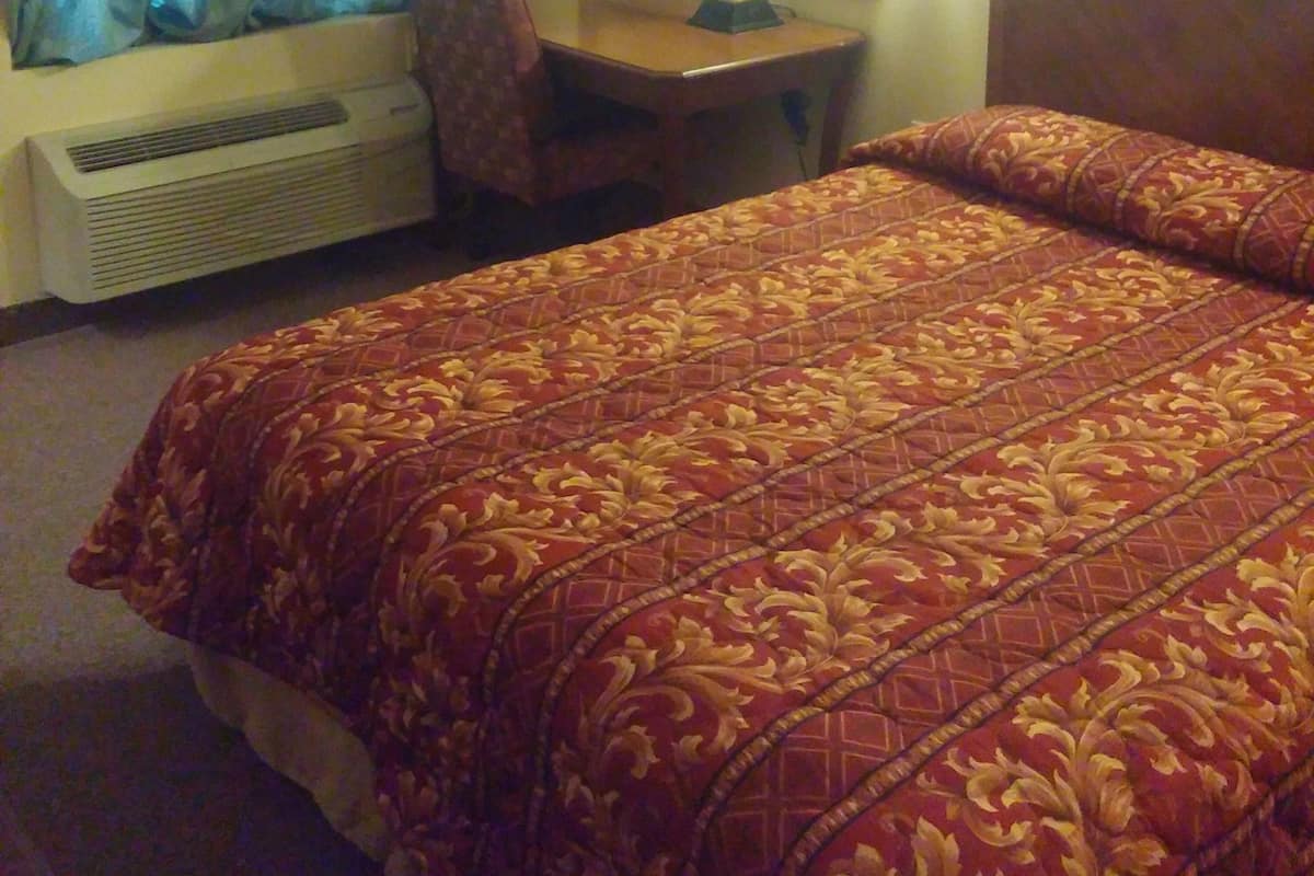 Standard Room, 1 Queen Bed | Premium bedding, desk, soundproofing, free WiFi