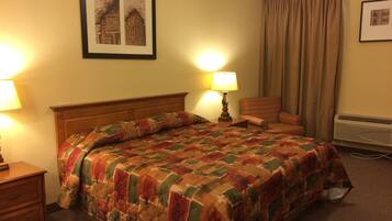 Deluxe Room, 1 Queen Bed | Premium bedding, desk, soundproofing, free WiFi