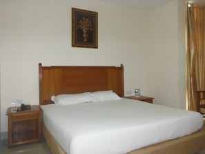 Superior Room, 1 King Bed | In-room safe, soundproofing, free WiFi - Hotel Wonderful Klang (Klang)