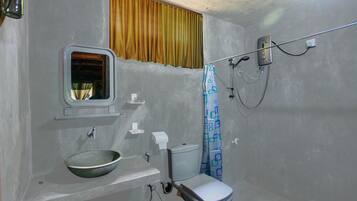 Shower, free toiletries, hair dryer, towels