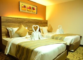 Deluxe Twin Room, 1 Double Bed | 1 bedroom, minibar, in-room safe, desk