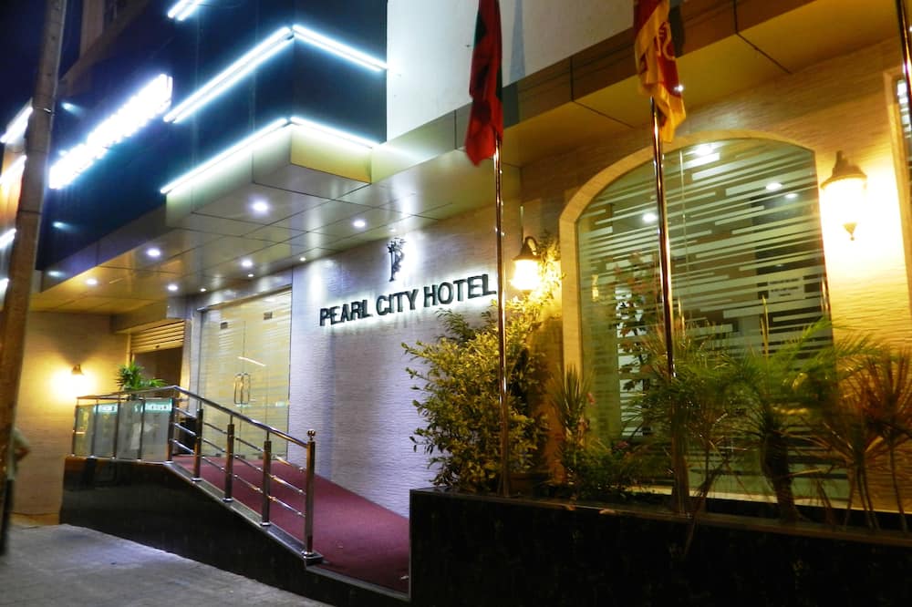 Pearl City Hotel