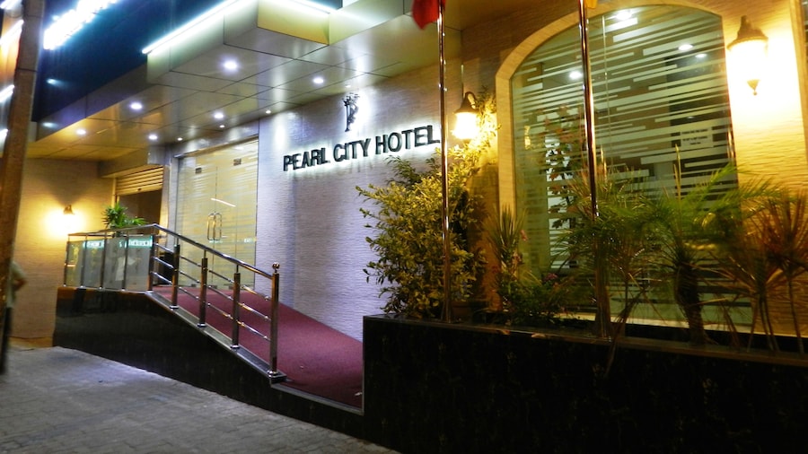 Pearl City Hotel