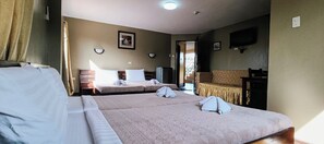 Quadruple Room | In-room safe, desk, blackout curtains, bed sheets
