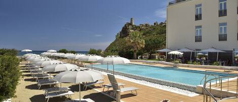 Outdoor pool, sun loungers