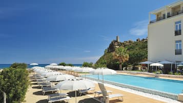 Outdoor pool, sun loungers