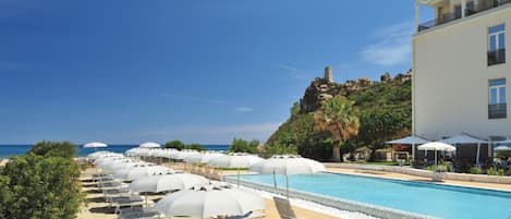 Outdoor pool, sun loungers