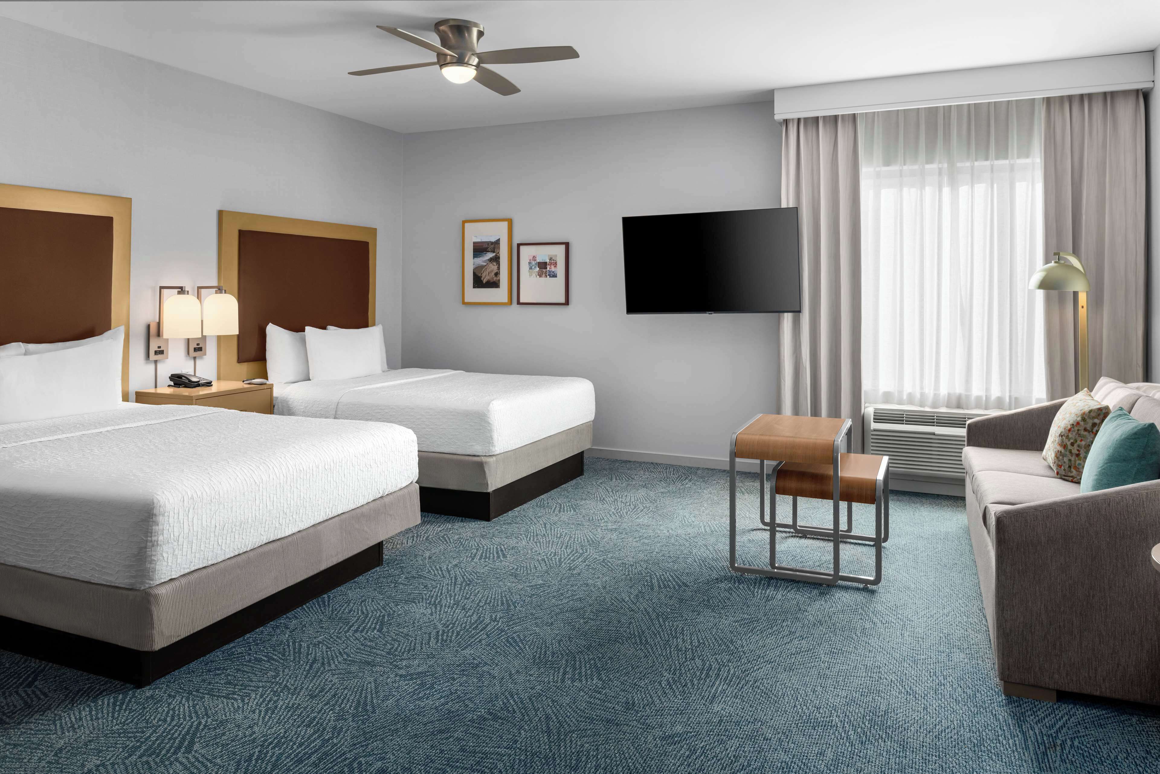 studio, 2 queen beds, non smoking | living area | 39-inch flat-screen tv with premium tv channels, tv, pay films