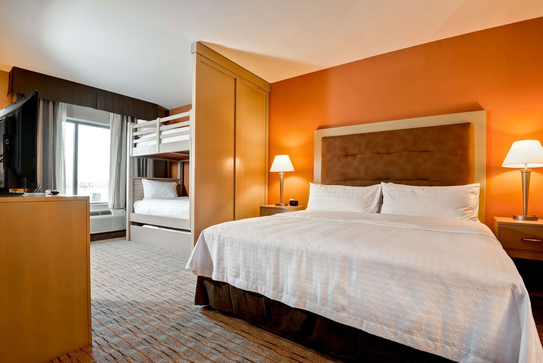 Coffre-fort, lit de bébé (gratuit), accès au Wi-Fi (inclus)