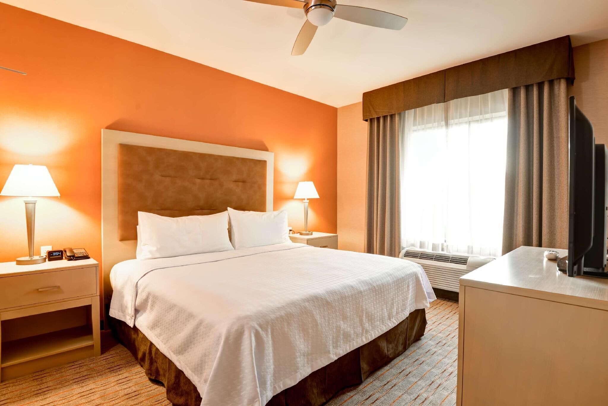 Coffre-fort, lit de bébé (gratuit), accès au Wi-Fi (inclus)