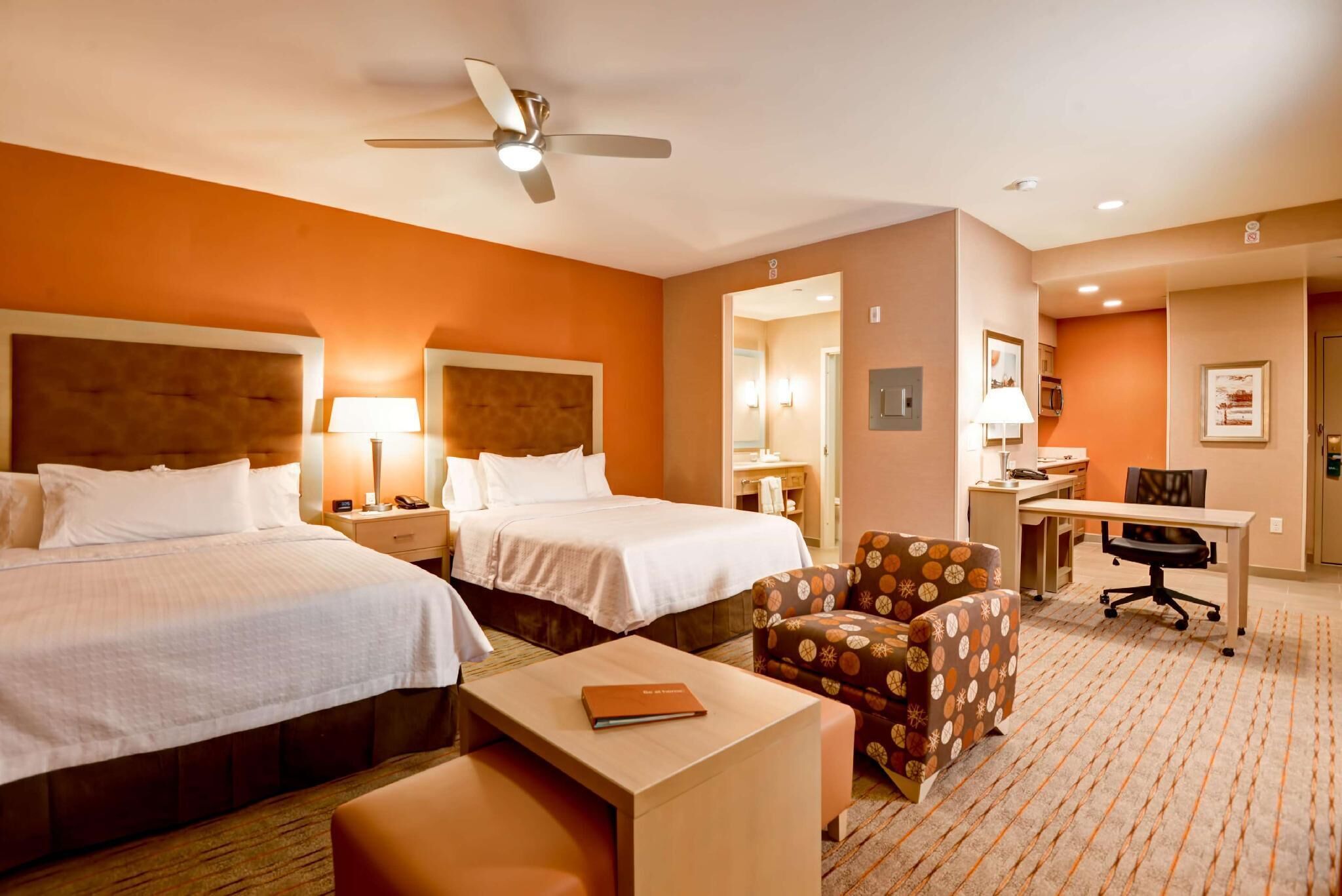 Coffre-fort, lit de bébé (gratuit), accès au Wi-Fi (inclus)