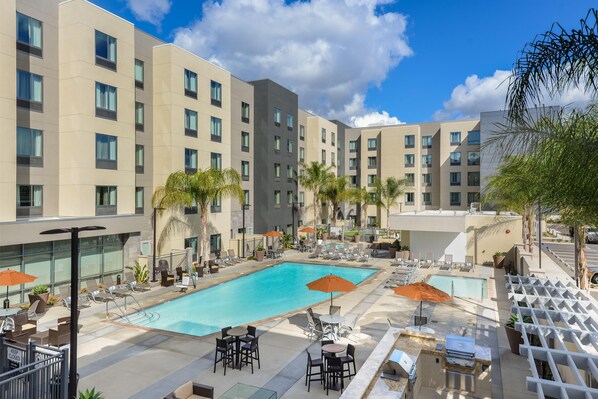 Outdoor pool, sun loungers