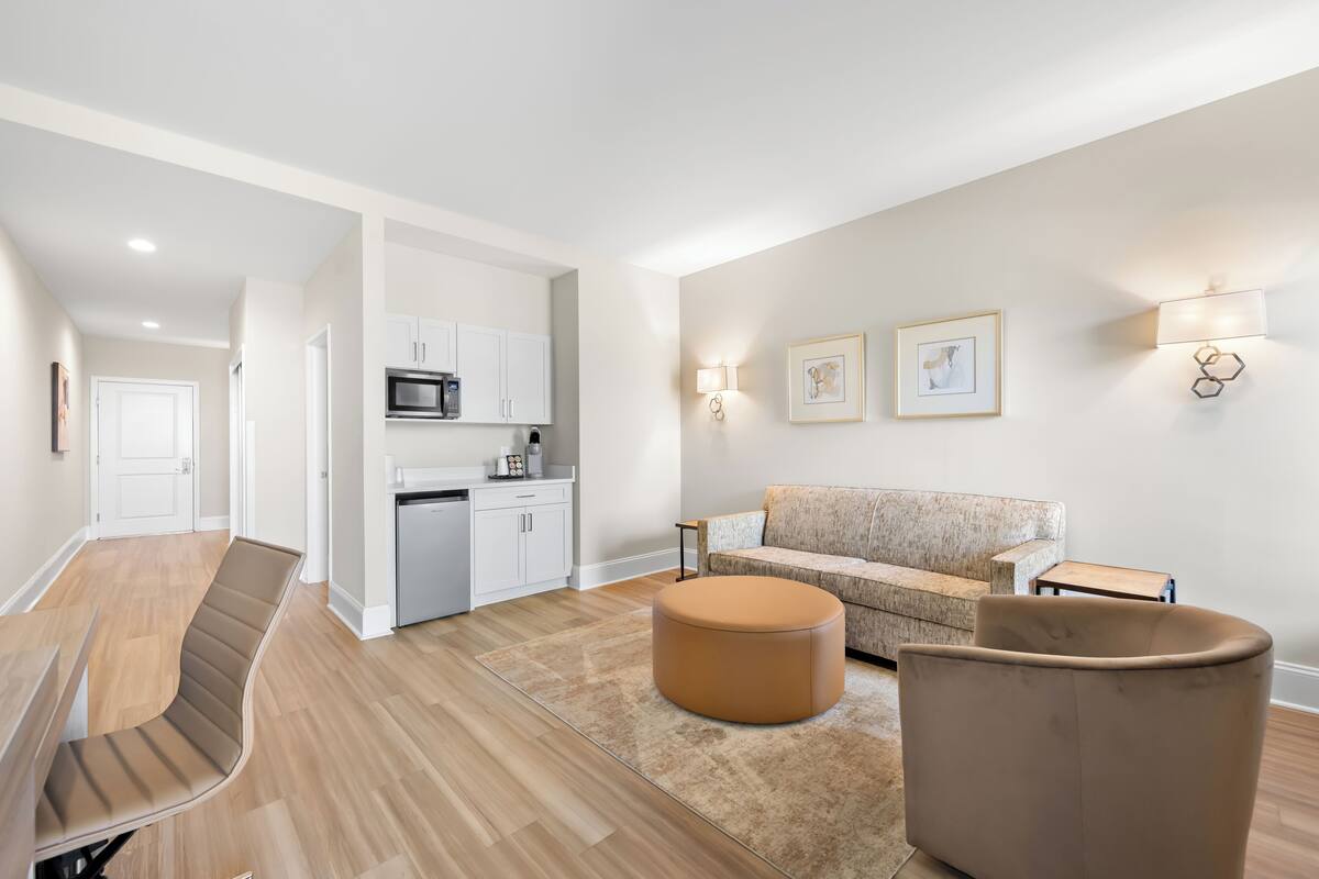 Studio, 1 King Bed, Balcony | Desk, iron/ironing board, free WiFi, alarm clocks