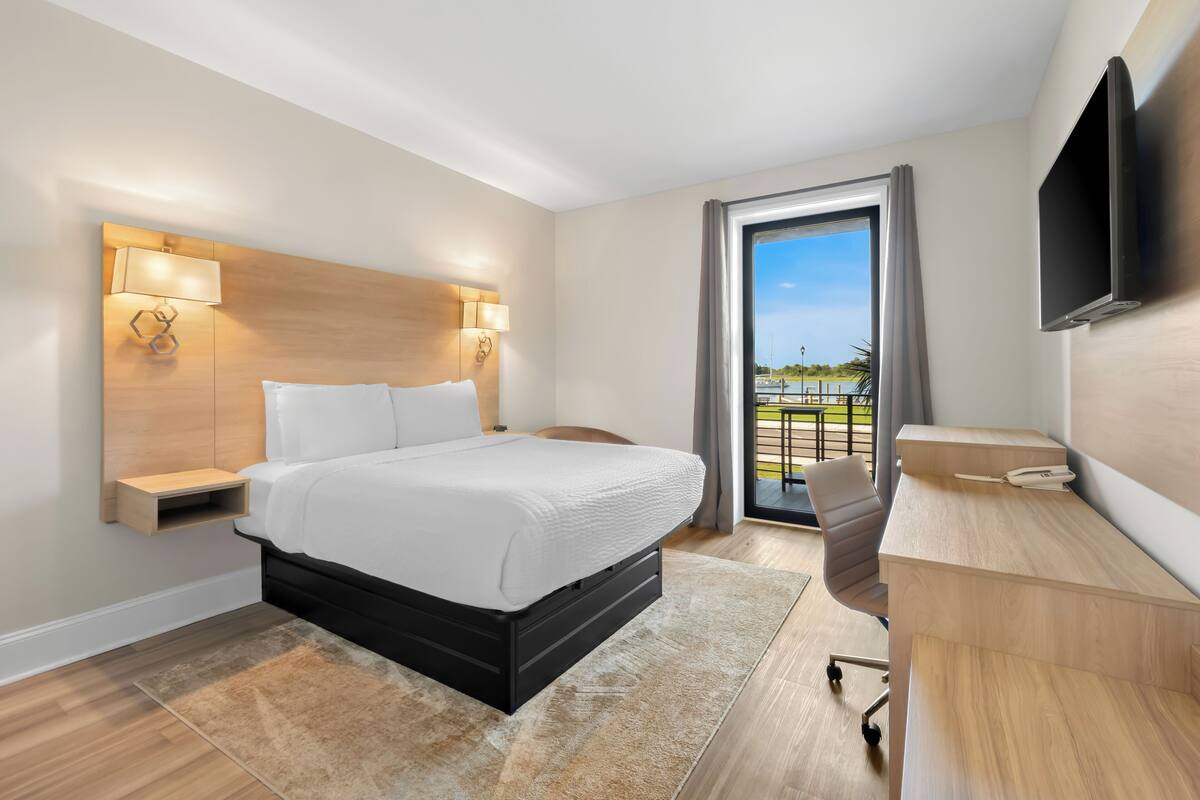 Studio, 2 Queen Beds, Balcony | Desk, iron/ironing board, free WiFi, alarm clocks