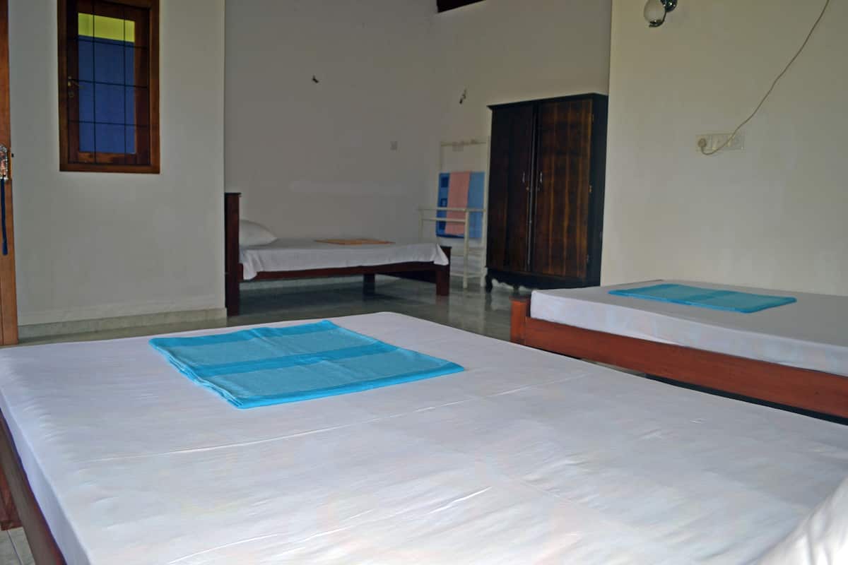 1 bedroom, premium bedding, desk, free WiFi