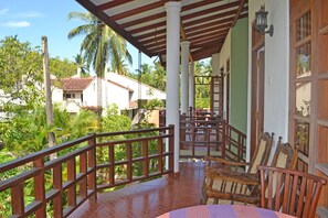 Deluxe-Dreibettzimmer, Balkon | Balkon