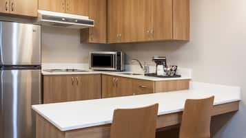 Suite, 1 Bedroom, Non Smoking, Kitchenette | Private kitchenette | Coffee/tea maker