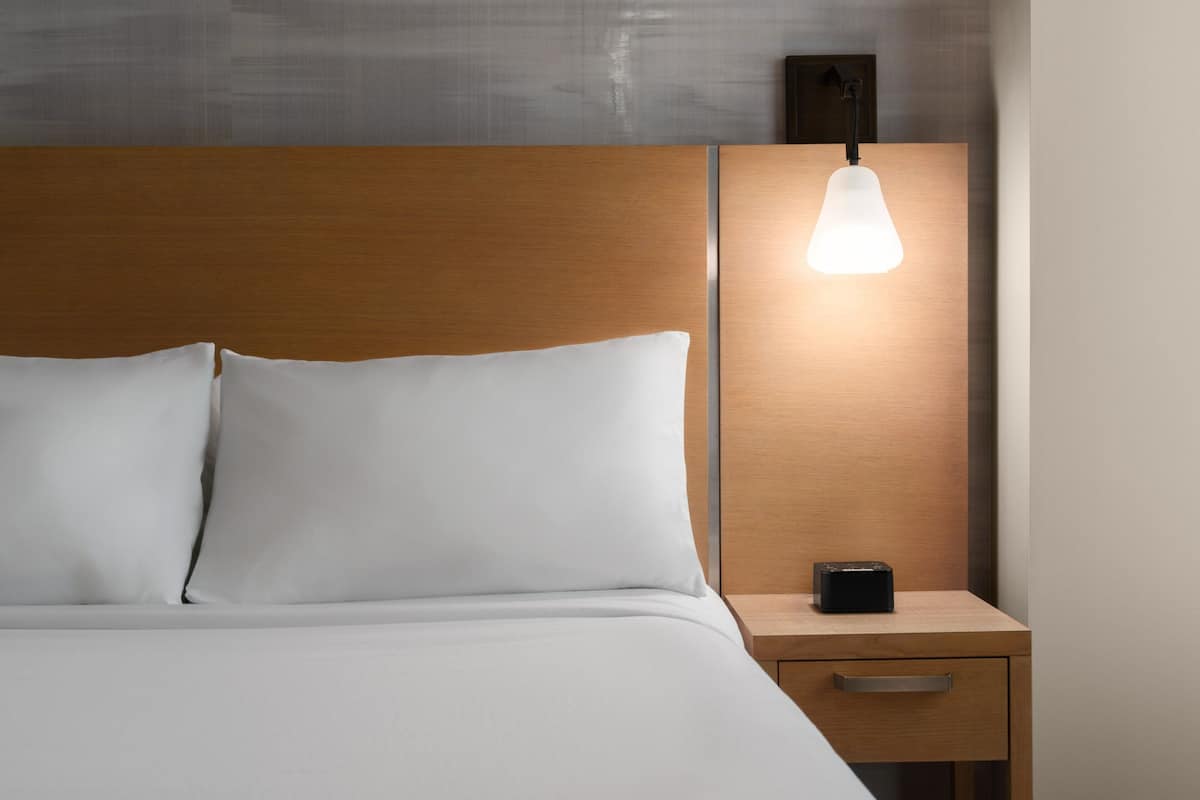 Ropa de cama hipoalergénica y escritorio