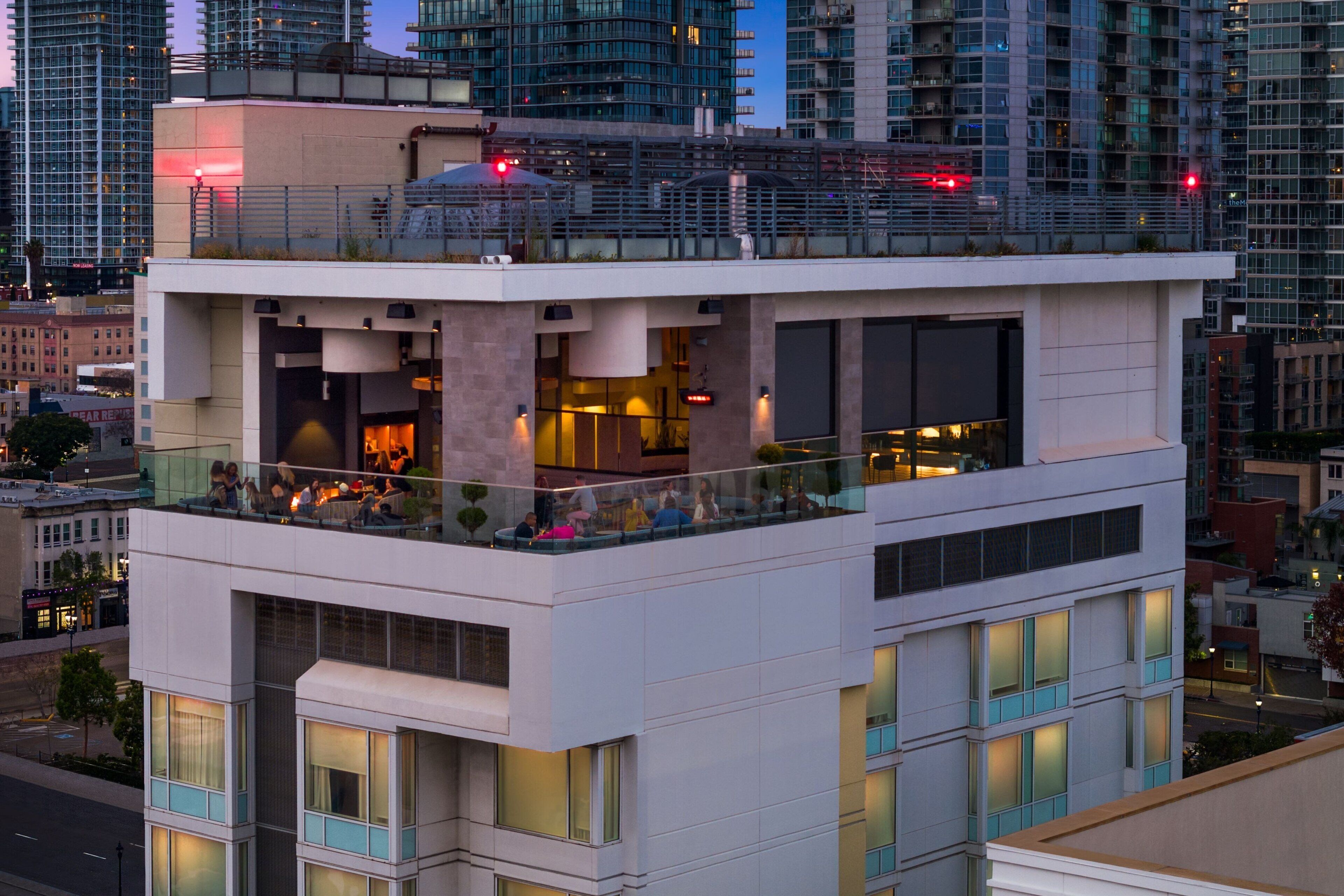 2 restaurants servant le petit déjeuner, spécialités Cuisine américaine