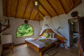 Standard Room, Non Smoking, Partial Ocean View | Premium bedding, pillow-top beds, in-room safe, individually decorated - Colibri Guest House (Praslin Island)