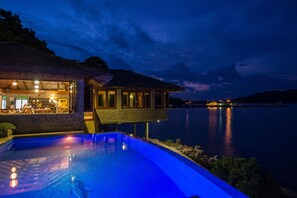 Outdoor pool, open 9:00 AM to 7 PM, pool umbrellas, pool loungers - Colibri Guest House (Praslin Island)