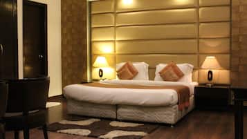 Suite | Egyptian cotton sheets, minibar, in-room safe, desk