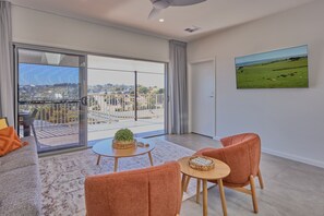 65-inch Smart TV with digital channels - BIG4 Launceston Holiday Park (South Launceston)