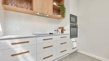 Fridge, microwave, stovetop, toaster