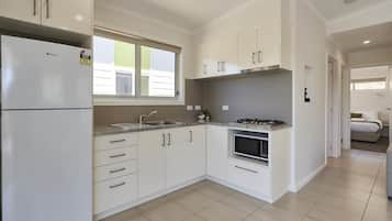 City Villa, 2 Bedrooms | Private kitchen | Fridge, microwave, oven, stovetop