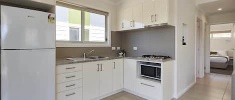 City Villa, 2 Bedrooms | Private kitchen | Fridge, cookware/dishes/utensils