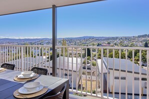 Luxury Condo | Terrace/patio