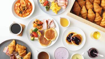 Petit déjeuner buffet (1320 JPY par personne)