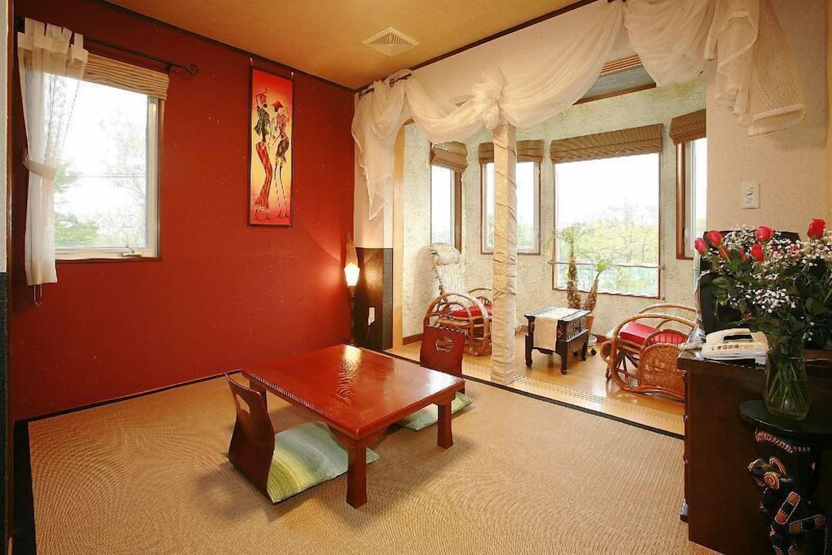 Quarto, várias camas (Japanese-style room with sunroom) | Roupas de cama premium, escrivaninha, quartos à prova de som