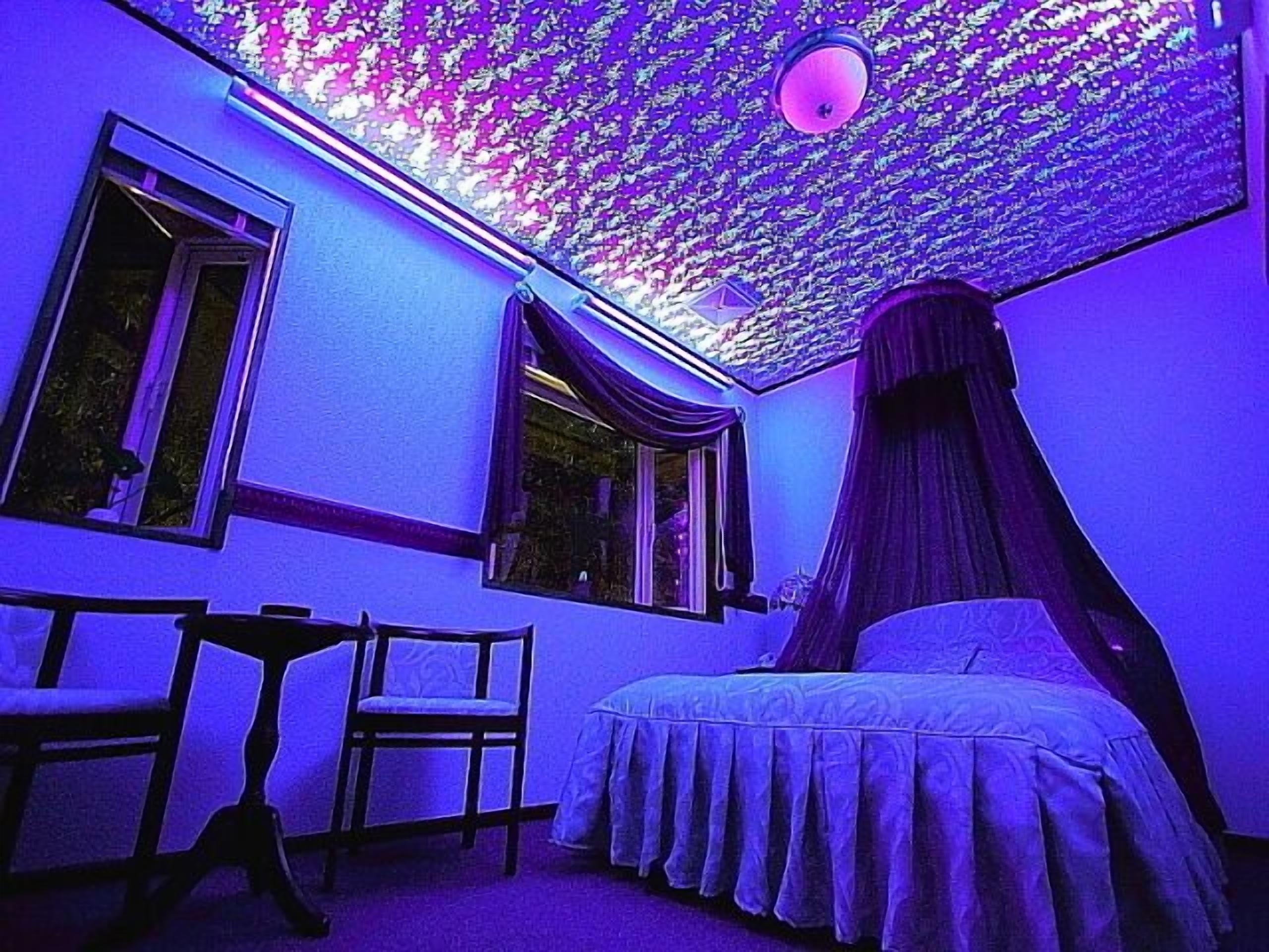 Premium bedding, desk, soundproofing, free WiFi