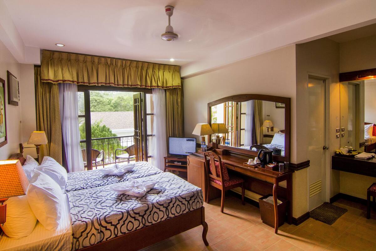 Quarto duplo, 2 camas de solteiro, para não fumantes, vista para o resort | Vista para a montanha