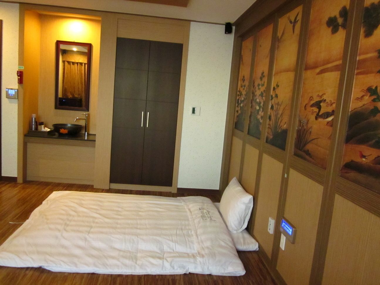 in-room safe, free wifi