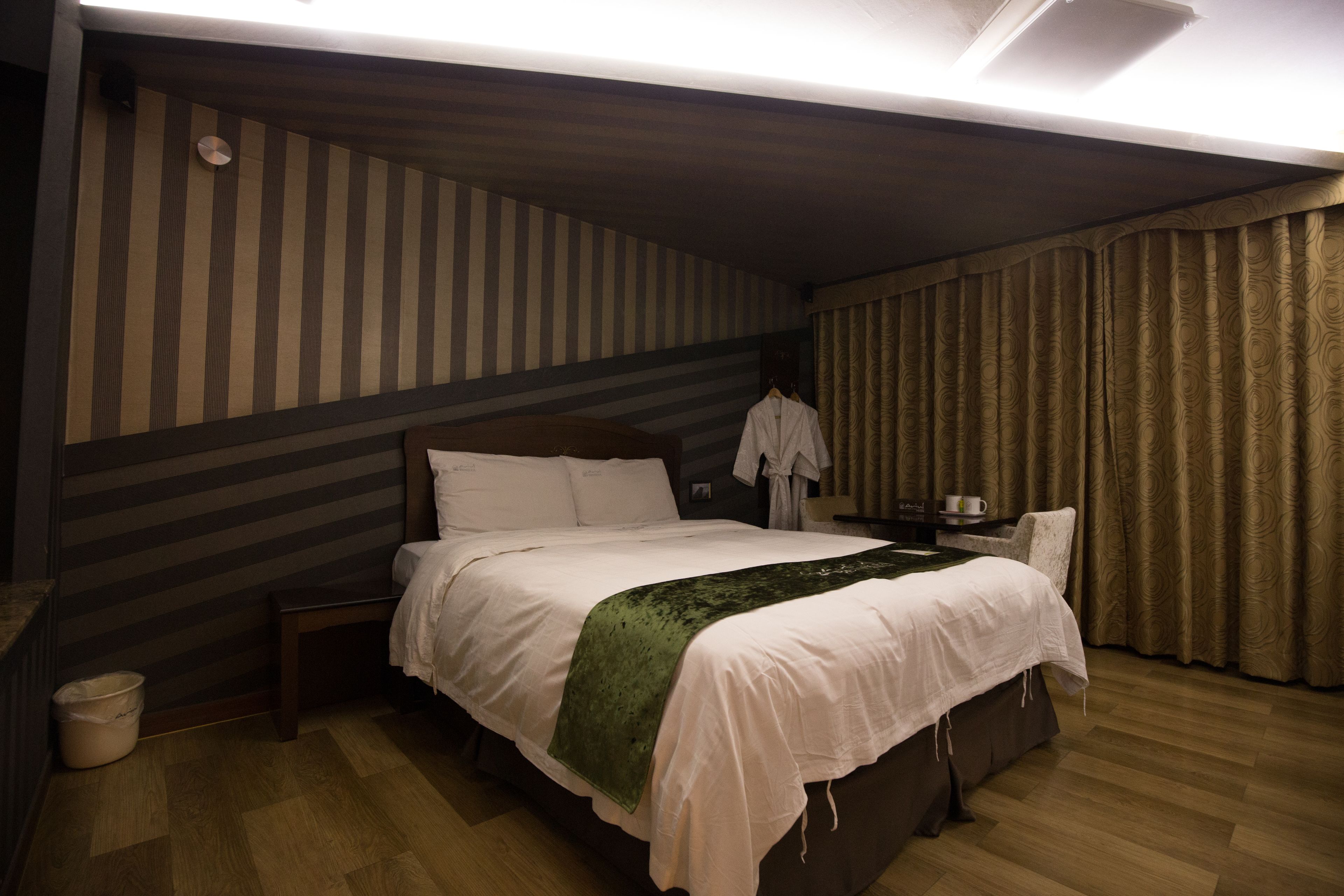 in-room safe, free wifi