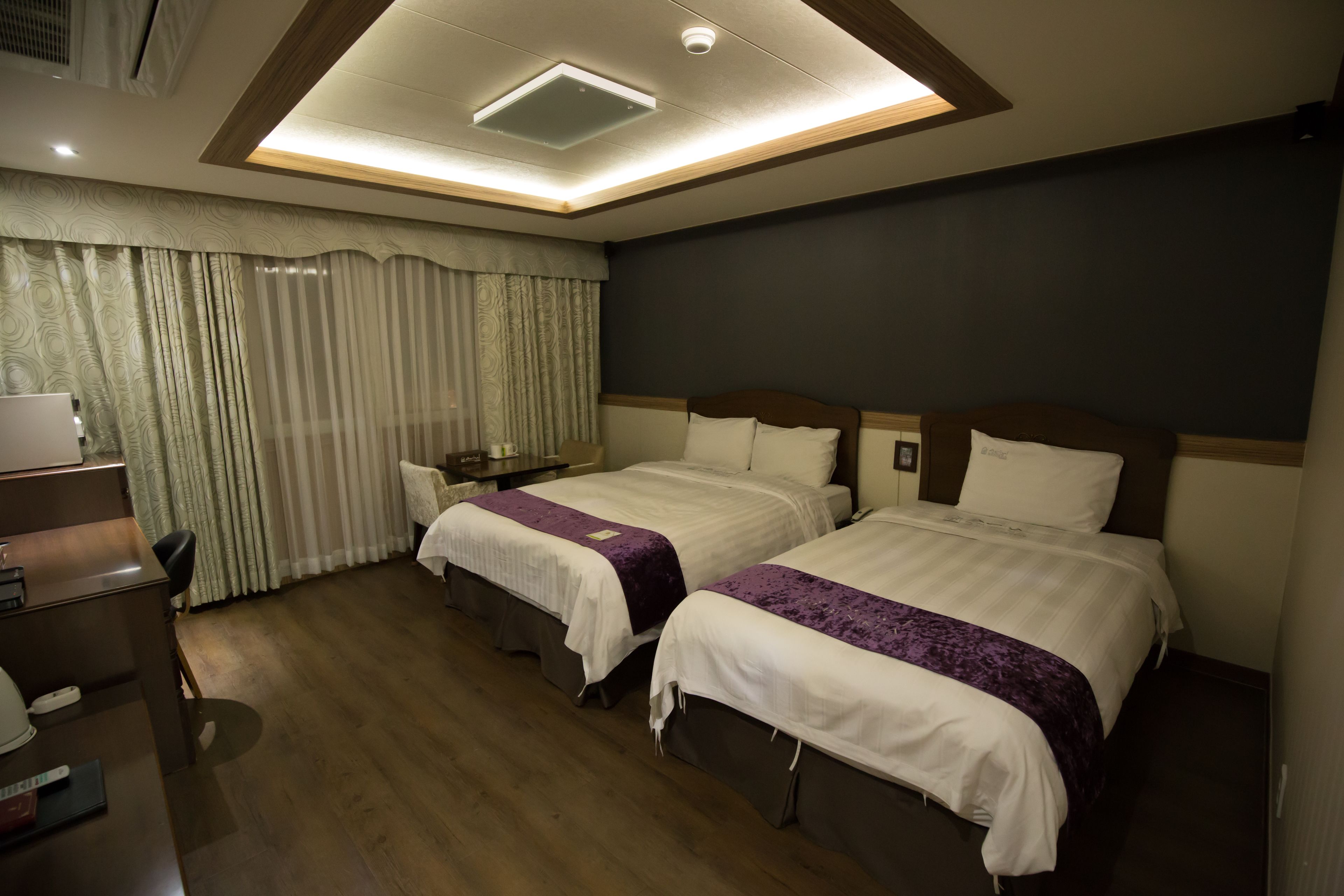 deluxe twin room | in-room safe, free wifi