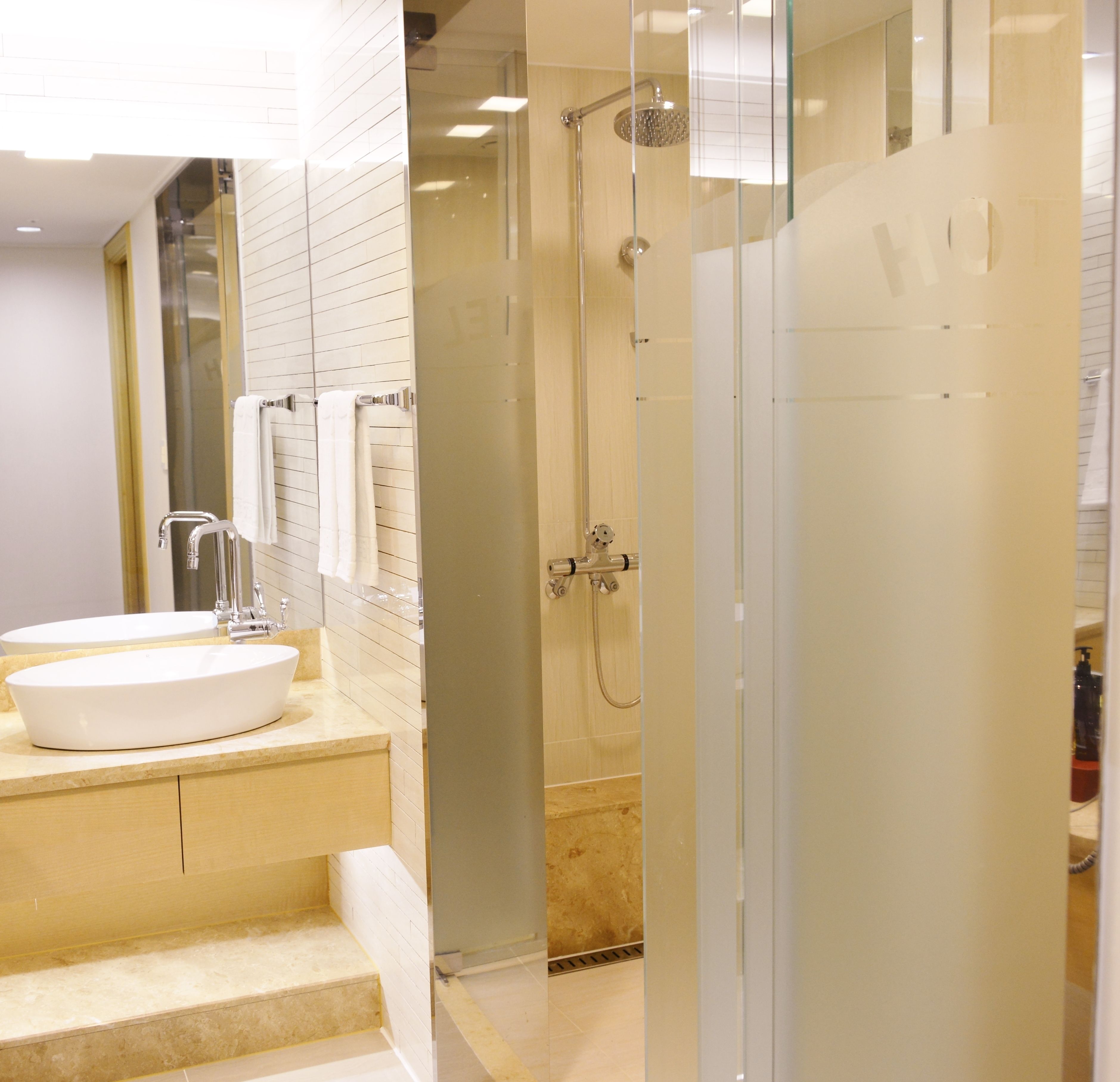 standard double room (3rd floor, partial view) | bathroom | shower, free toiletries, hair dryer, bathrobes