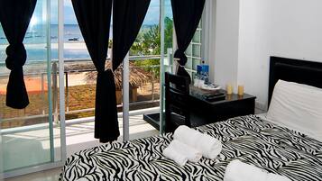 Kamar Deluks, pemandangan samudra | Seprai antialergi, minibar, brankas, dan meja kerja