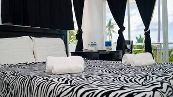 Deluxe Room, Ocean View | Hypo-allergenic bedding available, minibar, in-room safe, desk
