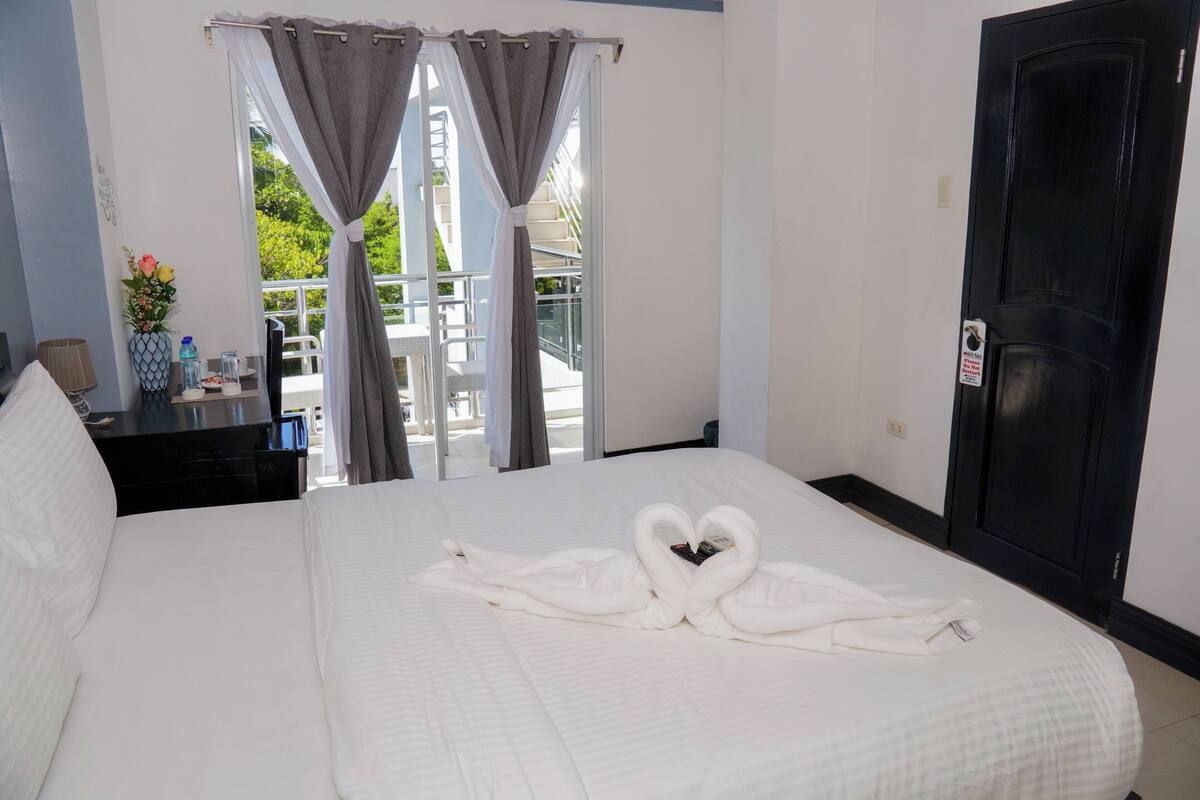 Standard Room, 1 Queen Bed