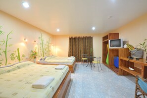 ファミリー ルーム (Deluxe) | ミニバー、デスク、遮光カーテン、WiFi (無料)