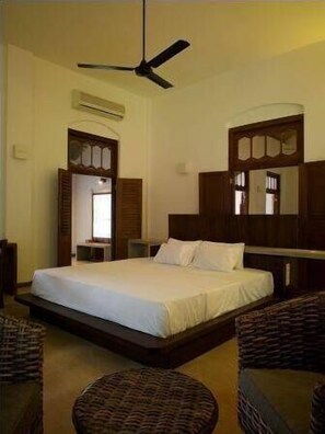 Deluxe-dobbeltværelse - 1 soveværelse - handicapvenligt | Minibar, pengeskab på værelset, skrivebord, strygejern/strygebræt