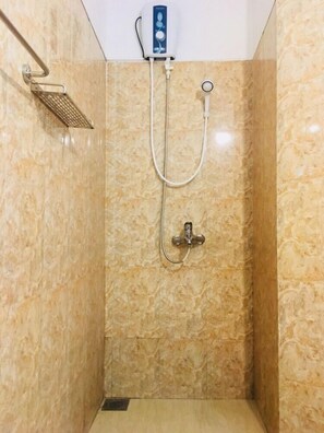 Douche, douche cascade, articles de toilette (gratuits)