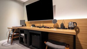 Premium - Switch | Skrivebord, blendingsgardiner, wi-fi (inkludert) og sengetøy