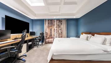 Gaming 2PC | Desk, blackout drapes, free WiFi, bed sheets
