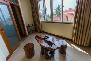 Executive Room, 1 Double Bed, Refrigerator, River View | In-room safe, free WiFi - Mekong Hotel (Vientiane)