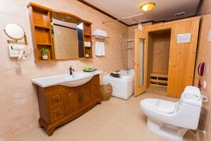 Suite, 1 Bedroom, Hot Tub | Bathroom | Free toiletries, slippers, towels - Mekong Hotel (Vientiane)